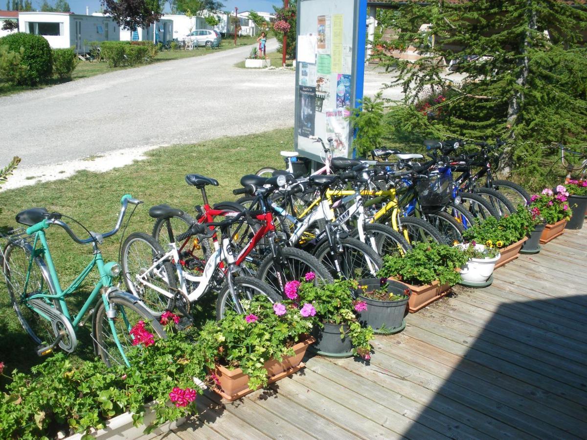 Camping Du Pontis Verteillac 外观 照片